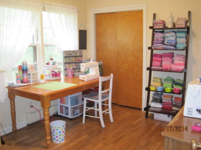 1027 Park Road Jackson, MI 49203 - Photo 11 of 47 Bedroom 1 with desk