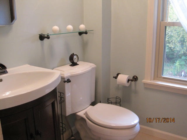 1027 Park Road Jackson, MI 49203 - Photo 20 of 47 2nd Full Bath Up