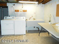 1027 Park Road Jackson, MI 49203 - Photo 29 of 47 1027 park new laundry room