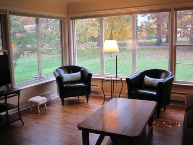 1027 Park Road Jackson, MI 49203 - Photo 3 of 47 Living Room Chairs