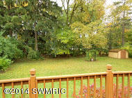 1027 Park Road Jackson, MI 49203 - Photo 34 of 47 1027 park new deck & backyard