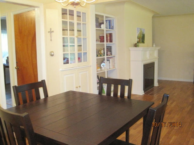 1027 Park Road Jackson, MI 49203 - Photo 6 of 47 View From Dining Room Into Living Room