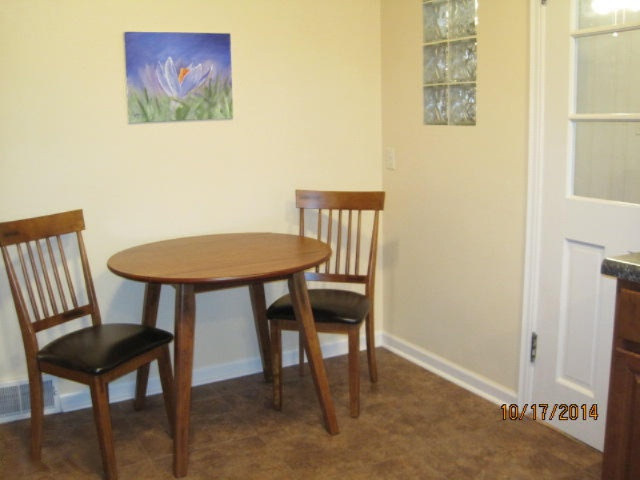1027 Park Road Jackson, MI 49203 - Photo 10 of 47 Kithchen eating area