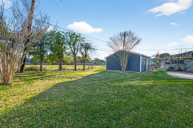 a view of a house with a big yard