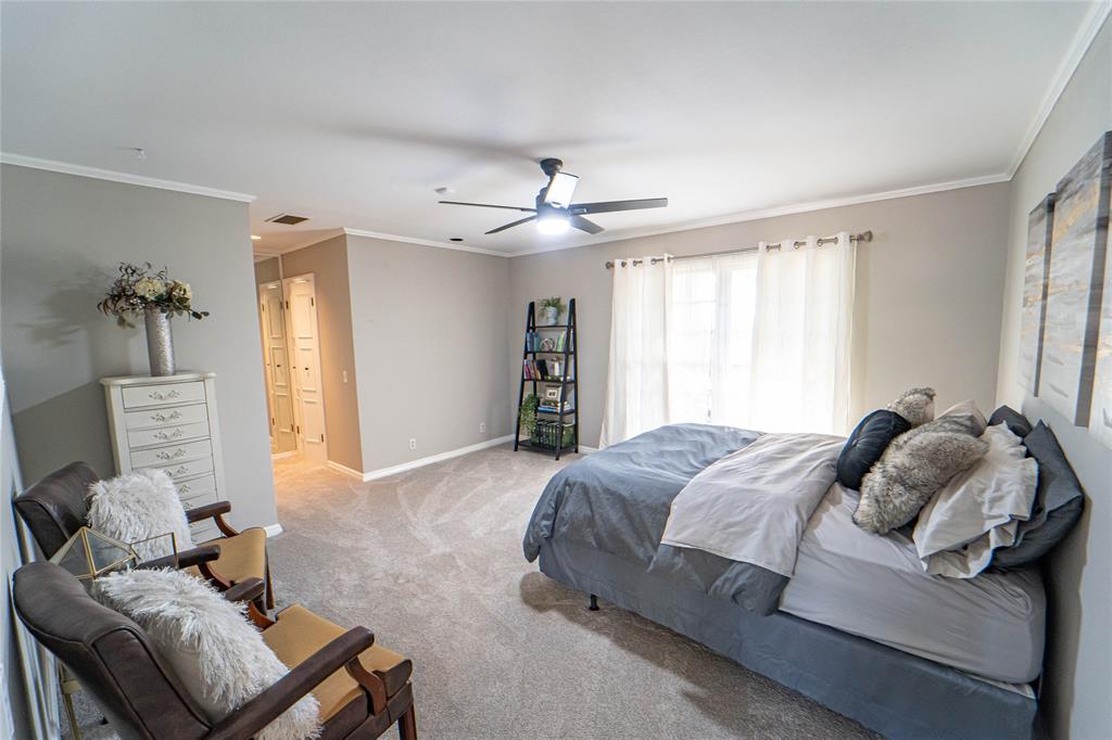 4 Sendero Road Breckenridge, TX 76424 - Photo 20 of 38 Spacious guest bedroom#2 with private ensuite bath!