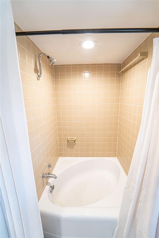 4 Sendero Road Breckenridge, TX 76424 - Photo 22 of 38 Guest Bedroom#2, Full bathroom with shower / tub combo