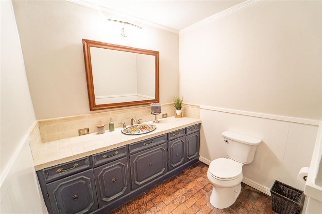 4 Sendero Road Breckenridge, TX 76424 - Photo 28 of 38 Guest bathroom#4-half bath conveniently tucked away but just off the living areas and flex room!