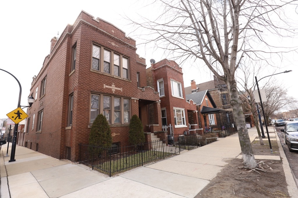 2039 West 23rd Street, Unit 1 Chicago, IL 60608 - Photo 1 of 20
