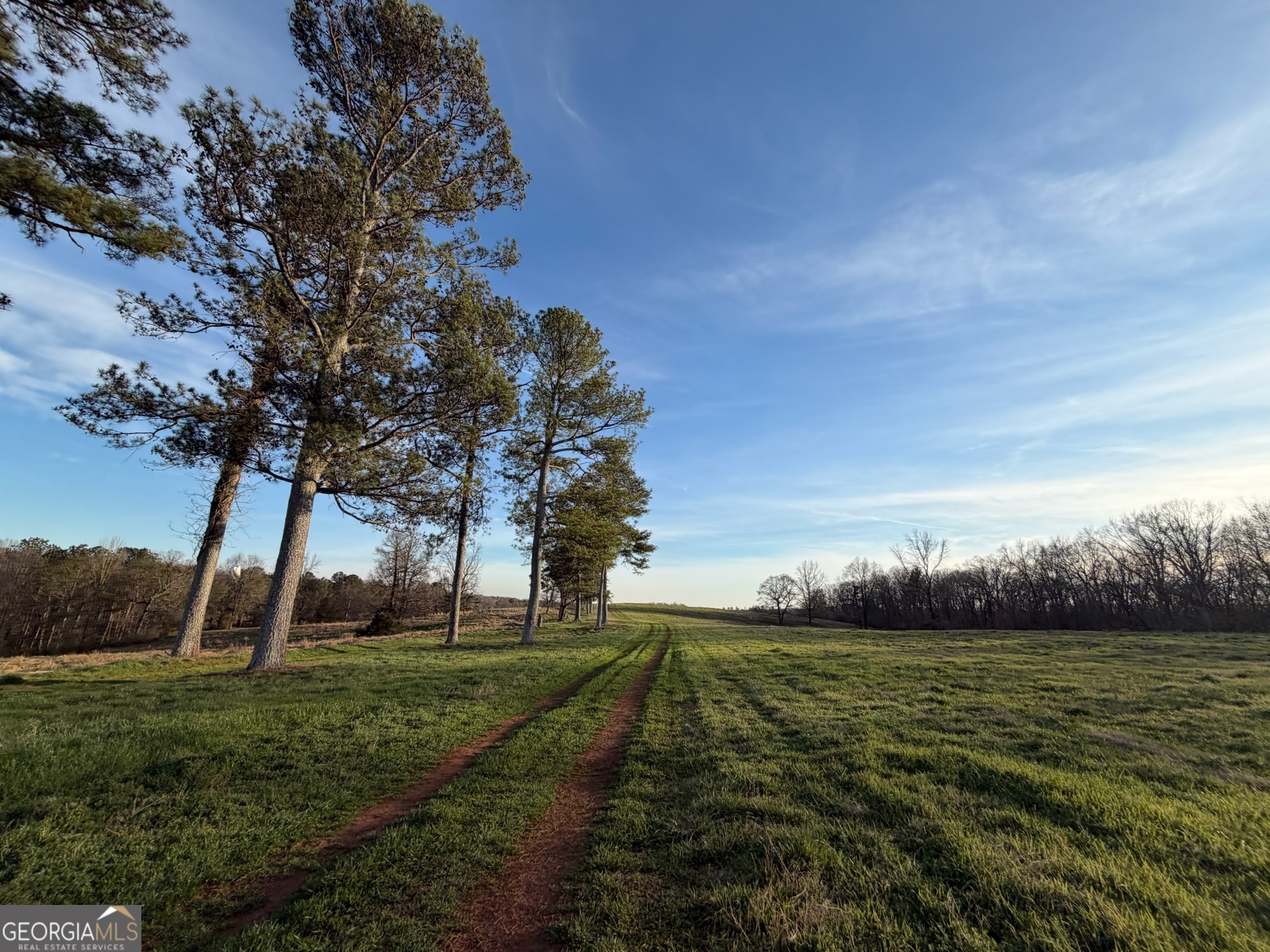 21 Jess Lane Commerce, GA 30530 - Photo 2 of 52 a view of building with green space