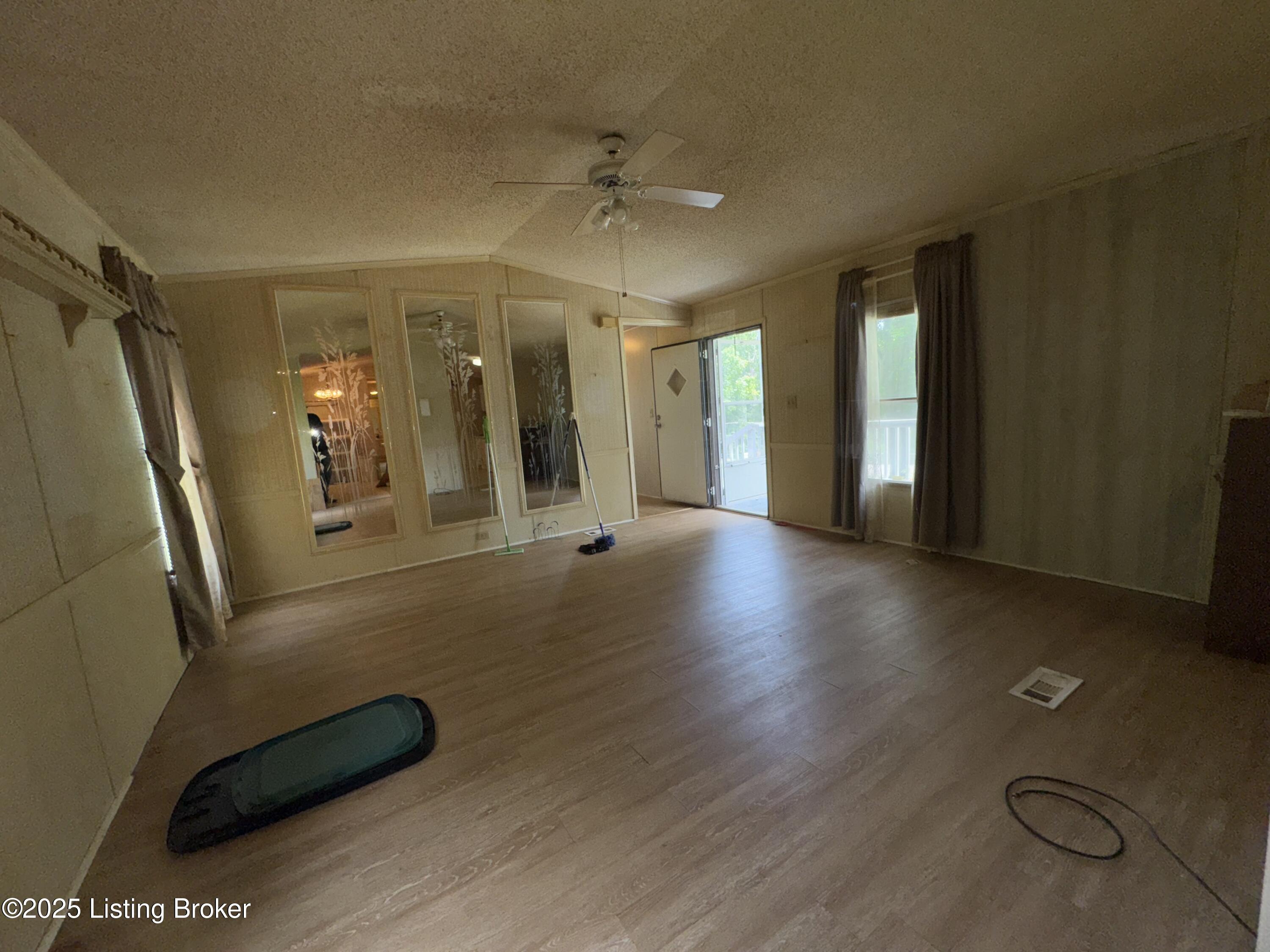100 Wright Road Frankfort, KY 40601 - Photo 4 of 19 IMG_6948