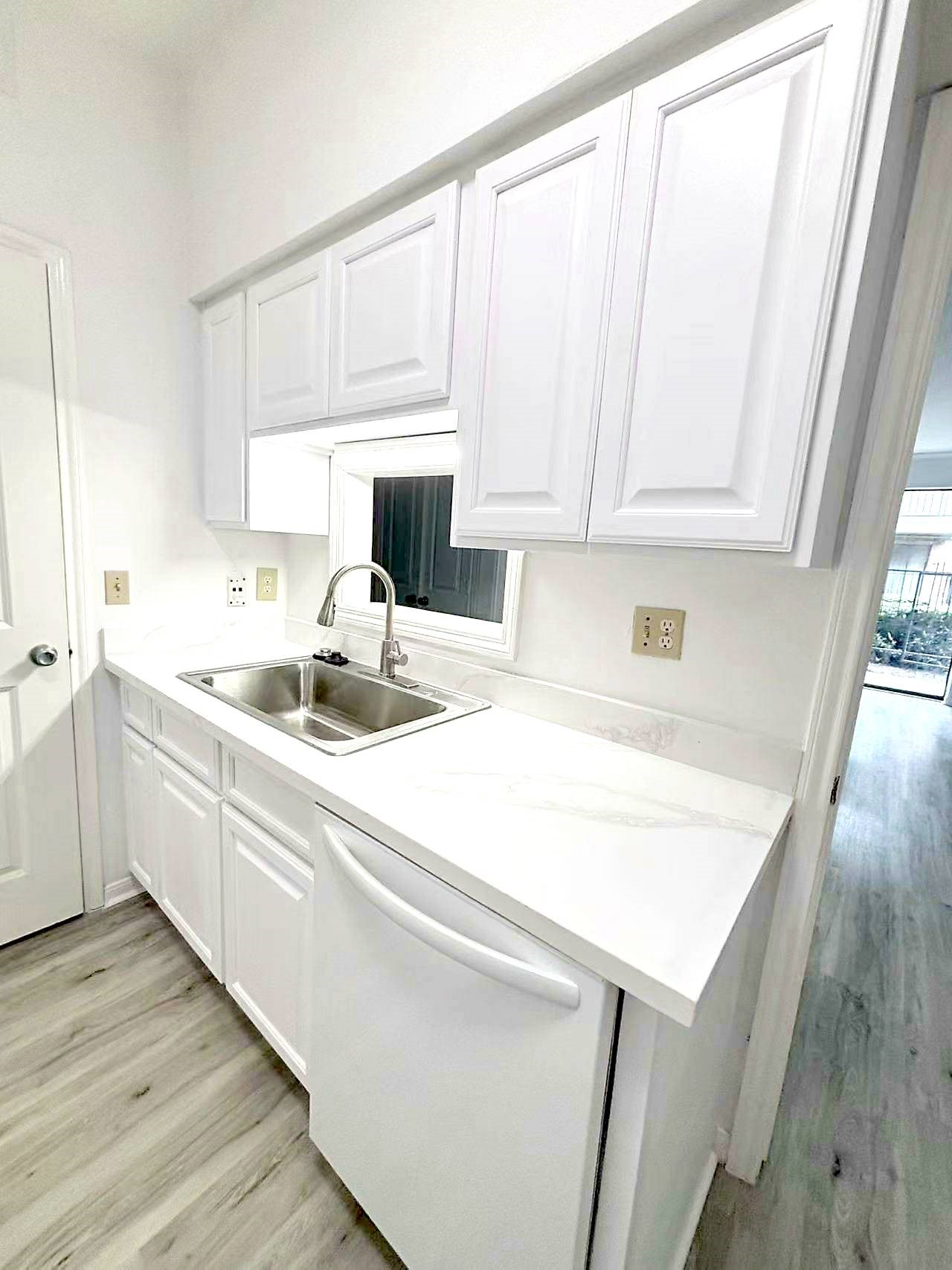 2425 Underwood Street, Unit 157 Houston, TX 77030 - Photo 4 of 20 Kitchen