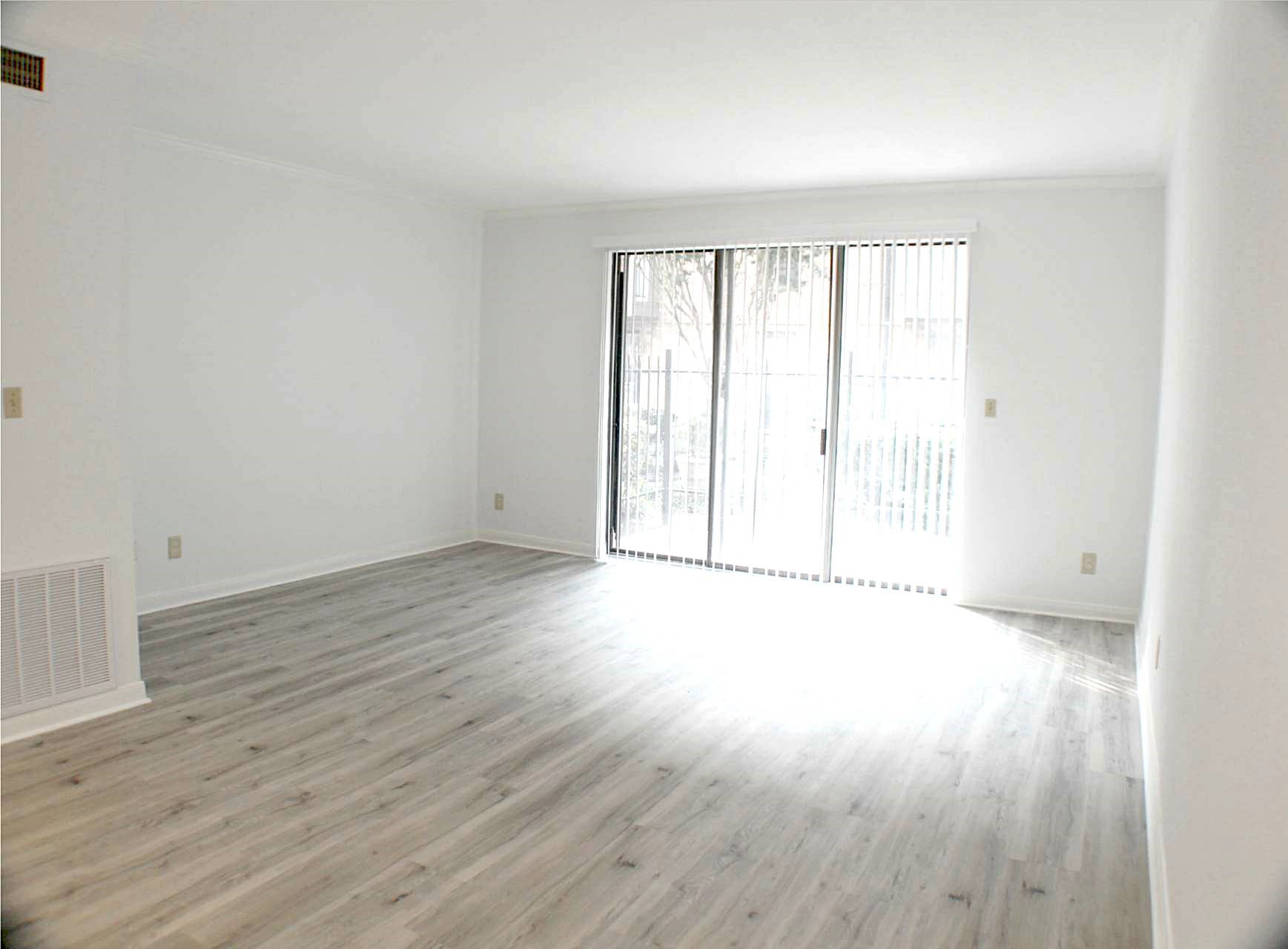 2425 Underwood Street, Unit 157 Houston, TX 77030 - Photo 7 of 20 Living Room