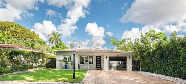 a view of a house with a backyard