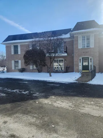 $215,000 | 2721 Georgetowne Drive, Unit D1, Highland, IN 46322