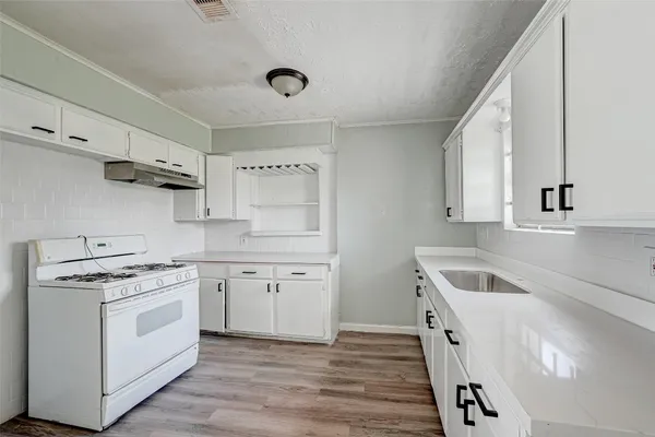 $1,700 | 5315 Bellfort Court, Houston, TX 77033