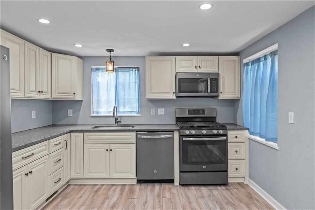 411 Horning Road Pittsburgh, PA 15236 - Photo 4 of 35 Gallery Image 4