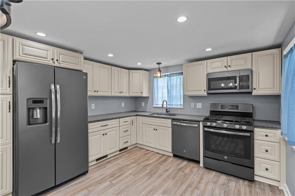 411 Horning Road Pittsburgh, PA 15236 - Photo 5 of 35 Gallery Image 5