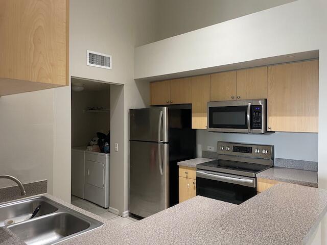 520 Villa Circle Boynton Beach, FL 33435 - Photo 2 of 8 a kitchen with a refrigerator and a sink
