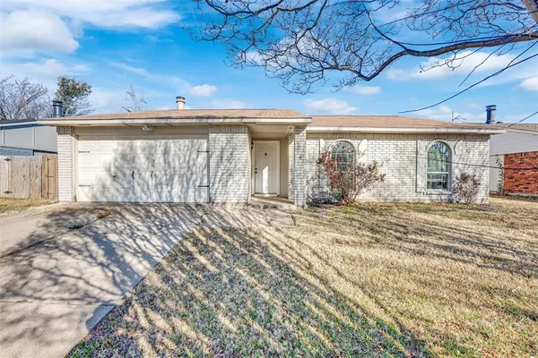 $2,100 | 1722 Independence Trail, Grand Prairie, TX 75052