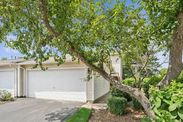 $384,900 | 434 Dogwood Terrace, Buffalo Grove, IL 60089