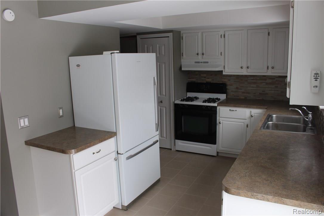 4975 Laur Road North Branch, MI 48461 - Photo 3 of 26 IMG_2675.JPG