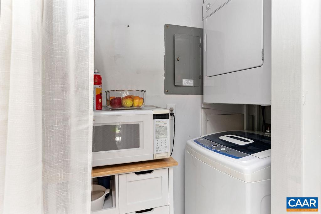 490 Three Ridges Roseland, VA 22967 - Photo 18 of 27 a utility room with dryer and washer