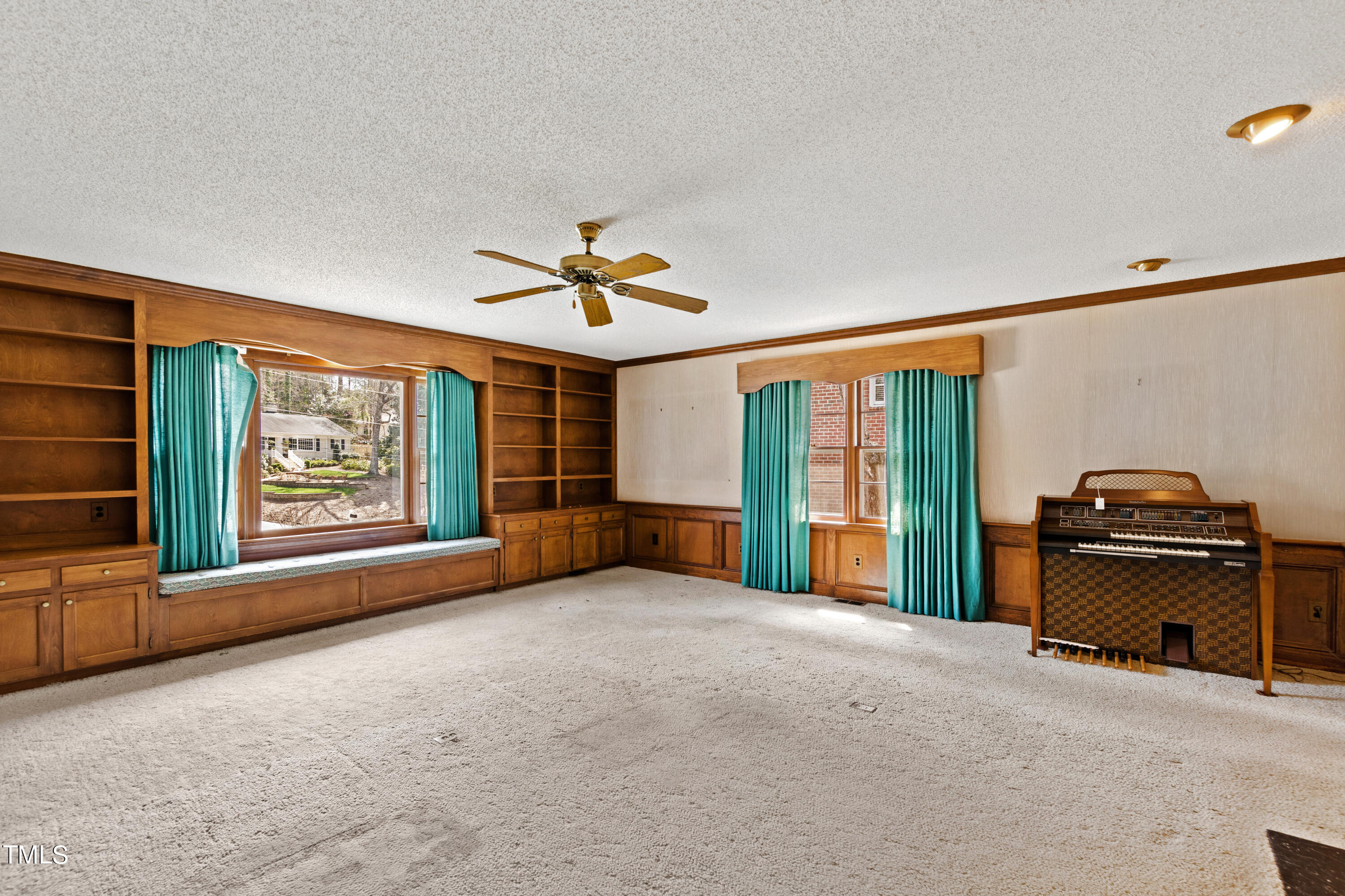 1725 Brooks Avenue Raleigh, NC 27607 - Photo 11 of 42 9 living_6
