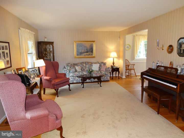90 Harriet Road Churchville, PA 18966 - Photo 3 of 25 Gallery Image 3