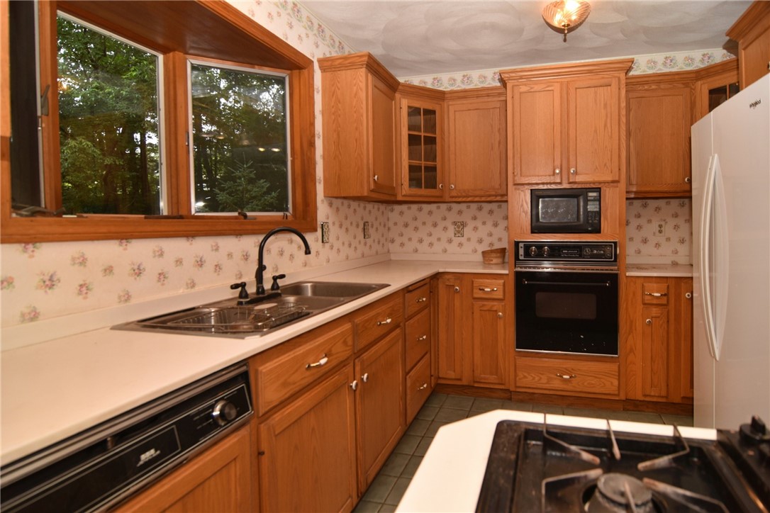 843 Sanderson Road Greenville, RI 02828 - Photo 6 of 26 Gallery Image 6