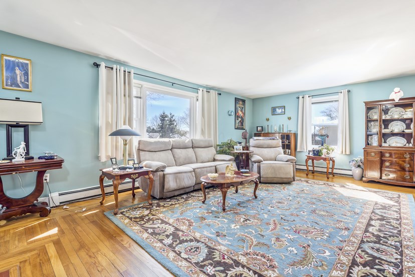 7 McCormick Road Newport, RI 02840 - Photo 8 of 33 Living room, beautiful hardwoods