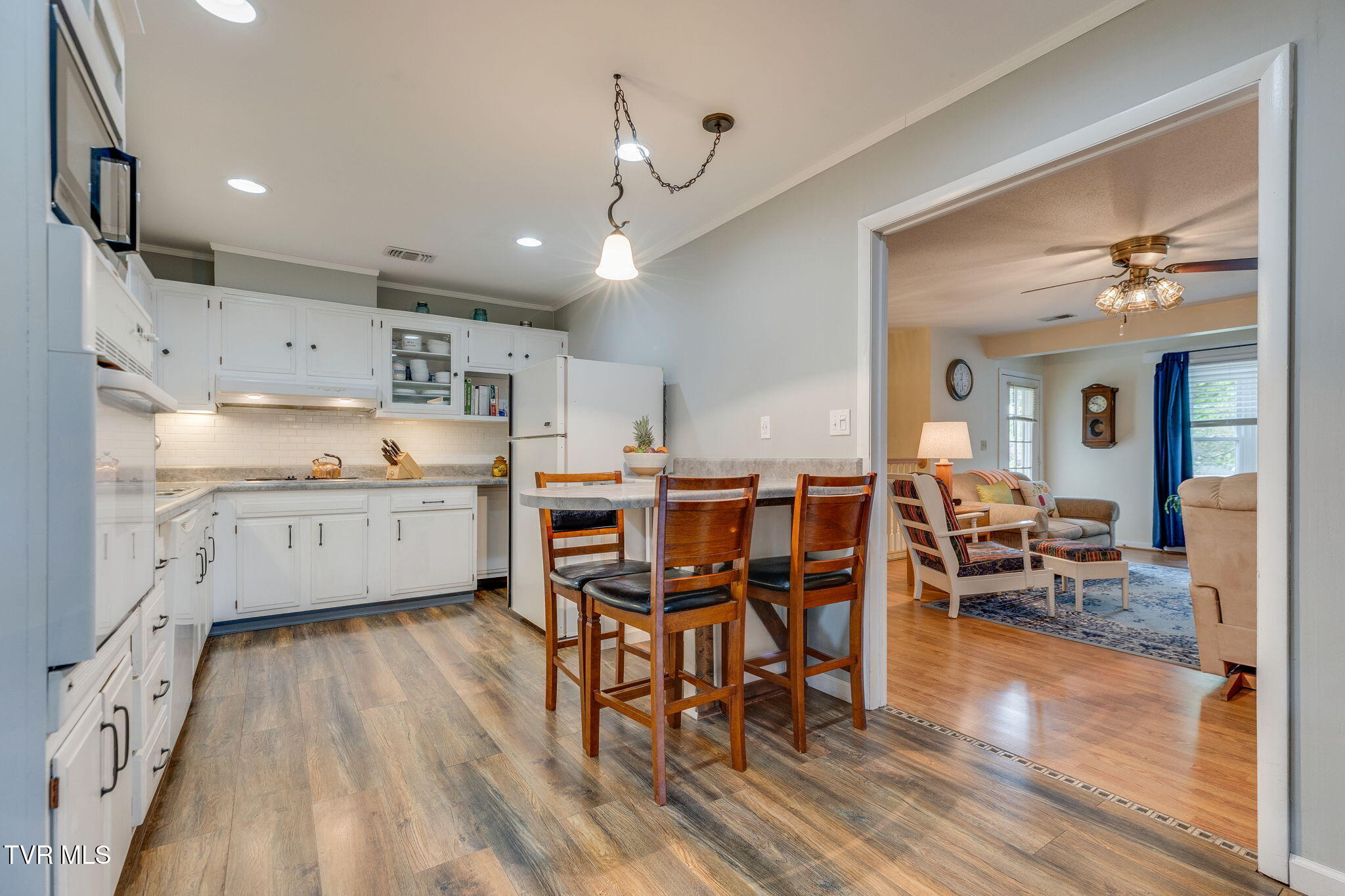 824 Balsam Circle Erwin, TN 37650 - Photo 12 of 36 012