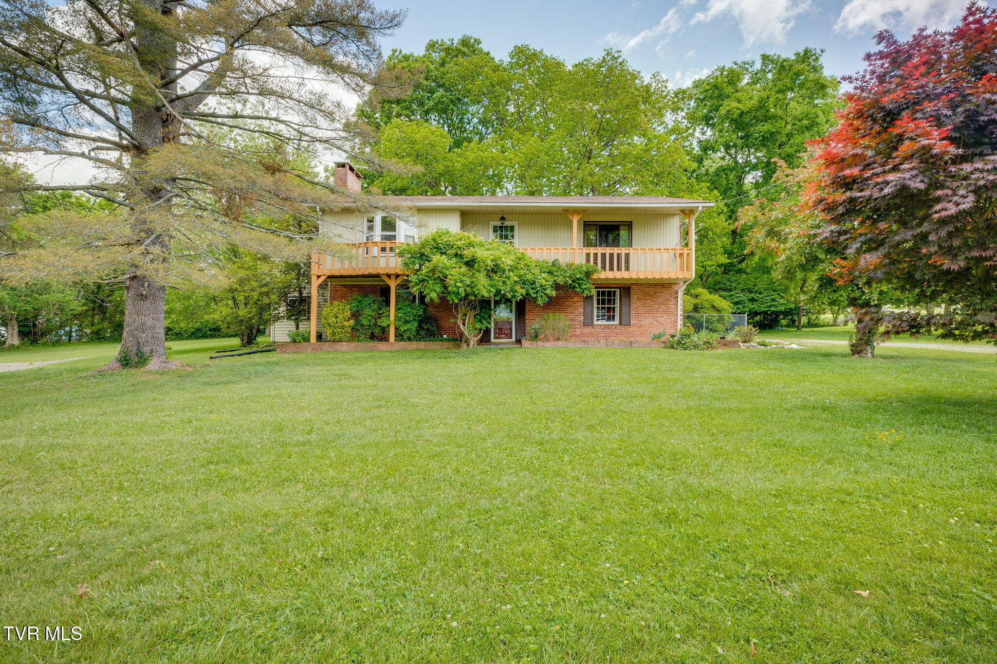 824 Balsam Circle Erwin, TN 37650 - Photo 2 of 36 002