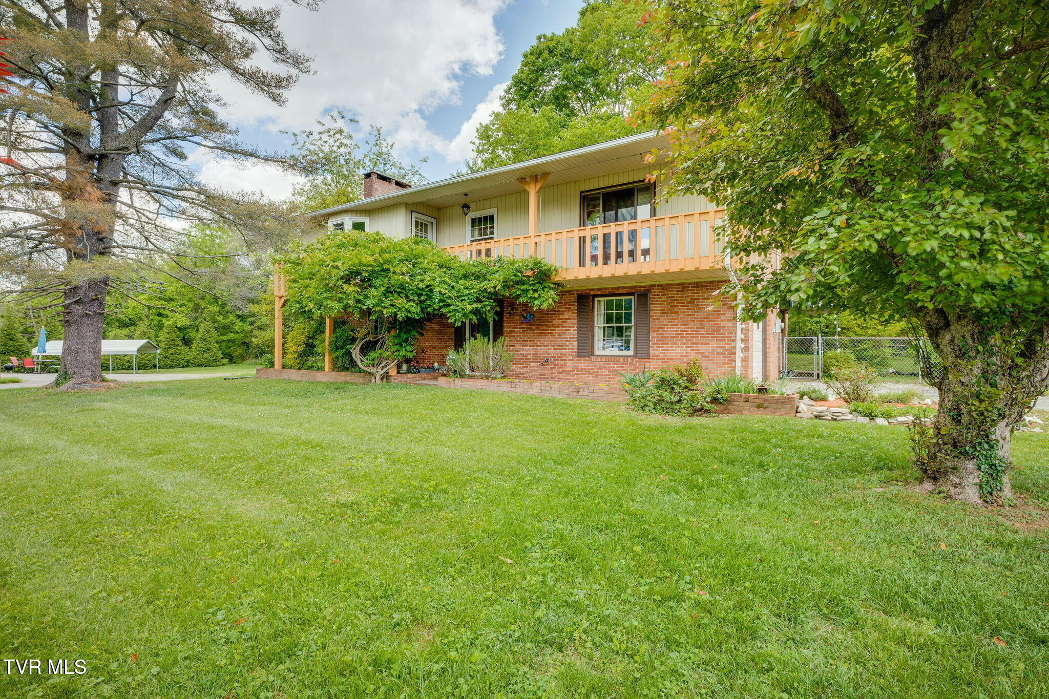 824 Balsam Circle Erwin, TN 37650 - Photo 3 of 36 003