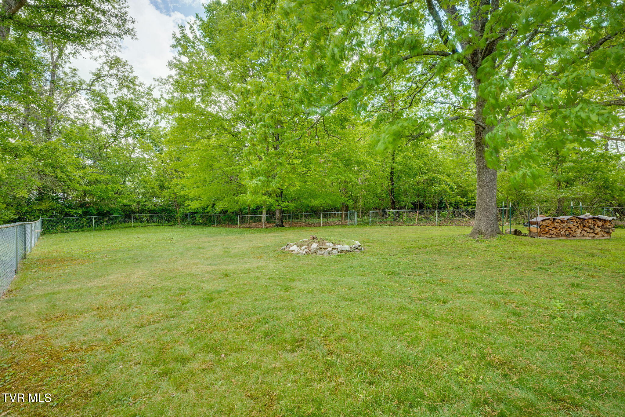 824 Balsam Circle Erwin, TN 37650 - Photo 35 of 36 035