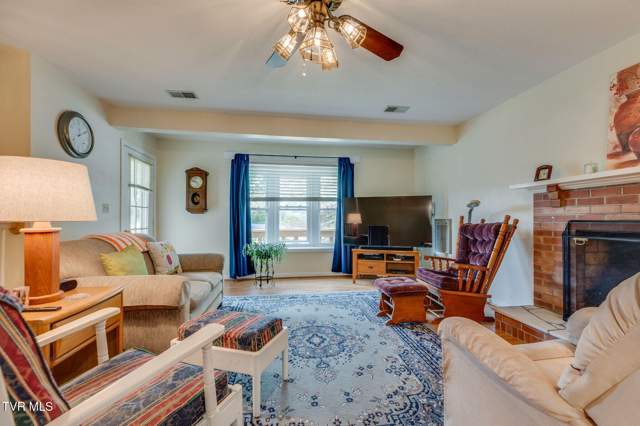 824 Balsam Circle Erwin, TN 37650 - Photo 5 of 36 005