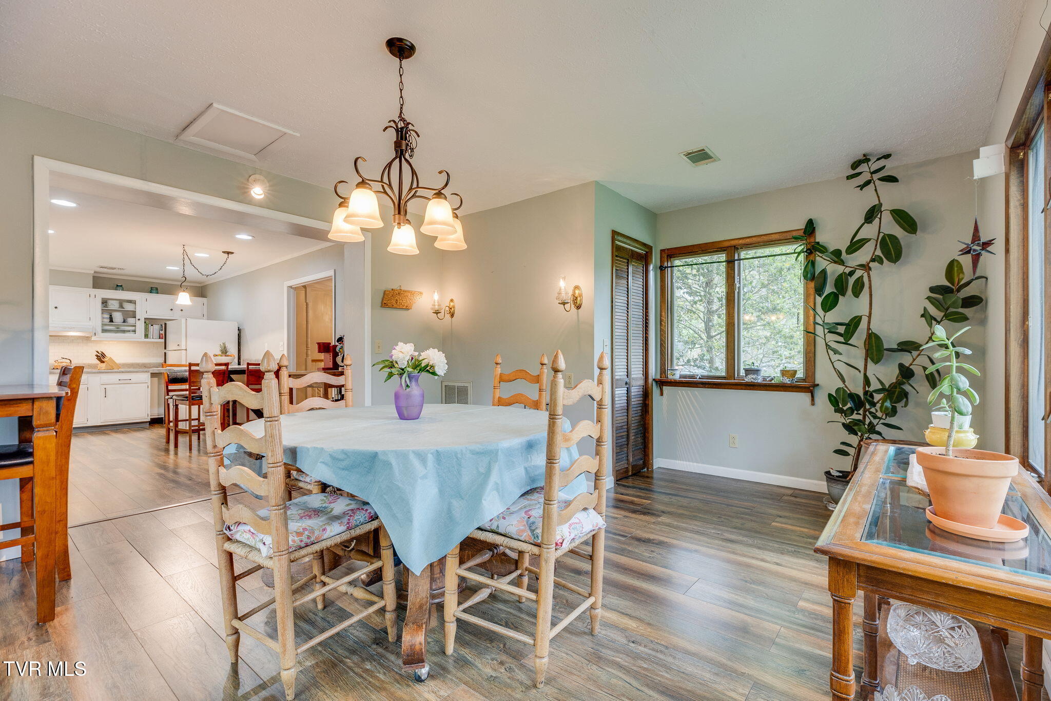 824 Balsam Circle Erwin, TN 37650 - Photo 10 of 36 010