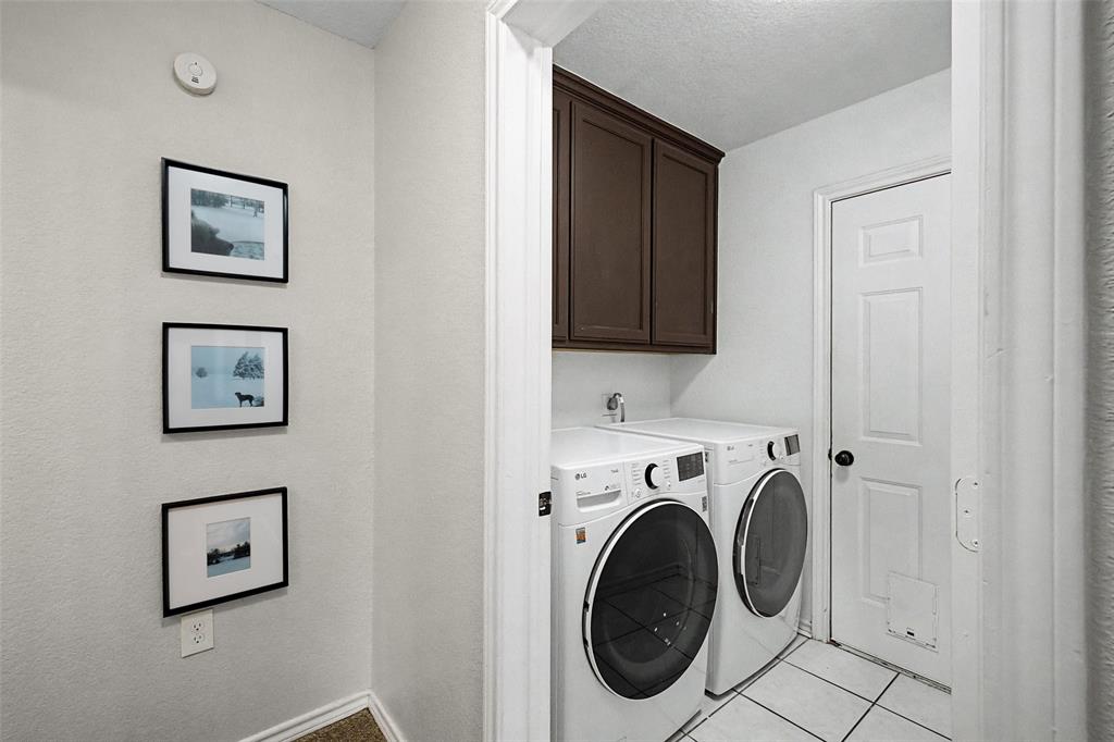 323 Sage Trail Springtown, TX 76082 - Photo 18 of 32 a utility room with dryer and washer