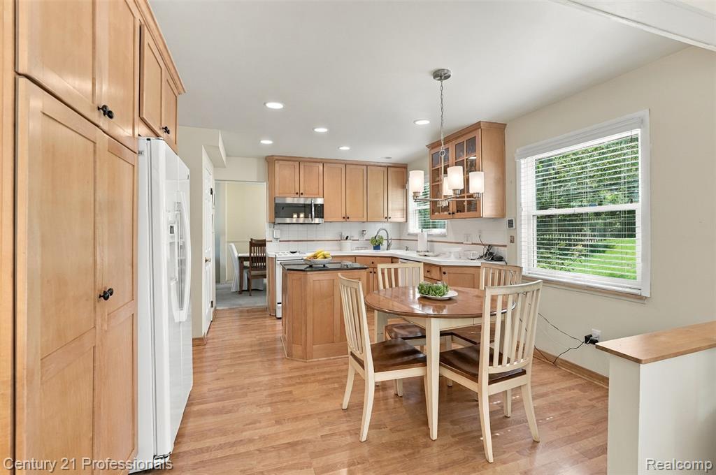 41827 Ridge Road East Novi, MI 48375 - Photo 12 of 34 Gallery Image 12