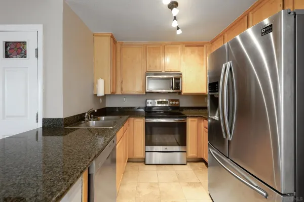 $340,000 | 2275 Del Mar Way, Unit 306, Corona, CA 92882