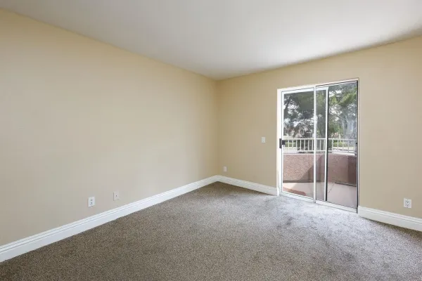 $340,000 | 2275 Del Mar Way, Unit 306, Corona, CA 92882