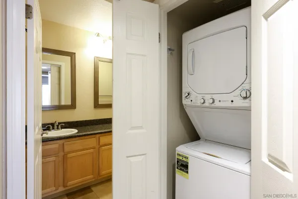 $340,000 | 2275 Del Mar Way, Unit 306, Corona, CA 92882