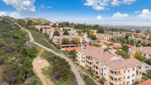 $340,000 | 2275 Del Mar Way, Unit 306, Corona, CA 92882