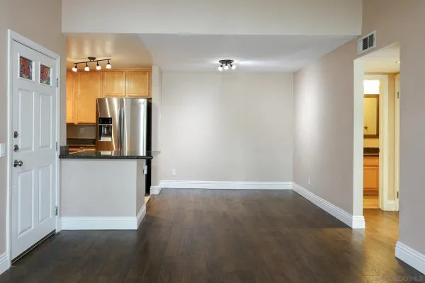 $340,000 | 2275 Del Mar Way, Unit 306, Corona, CA 92882