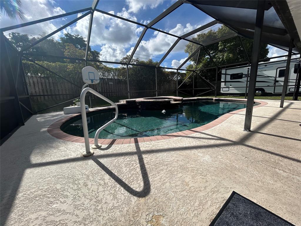 9548 Richmond Circle Boca Raton, FL 33434 - Photo 15 of 38 a view of entryway