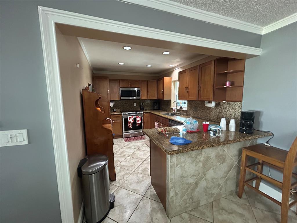 9548 Richmond Circle Boca Raton, FL 33434 - Photo 25 of 38 a kitchen with refrigerator and cabinets