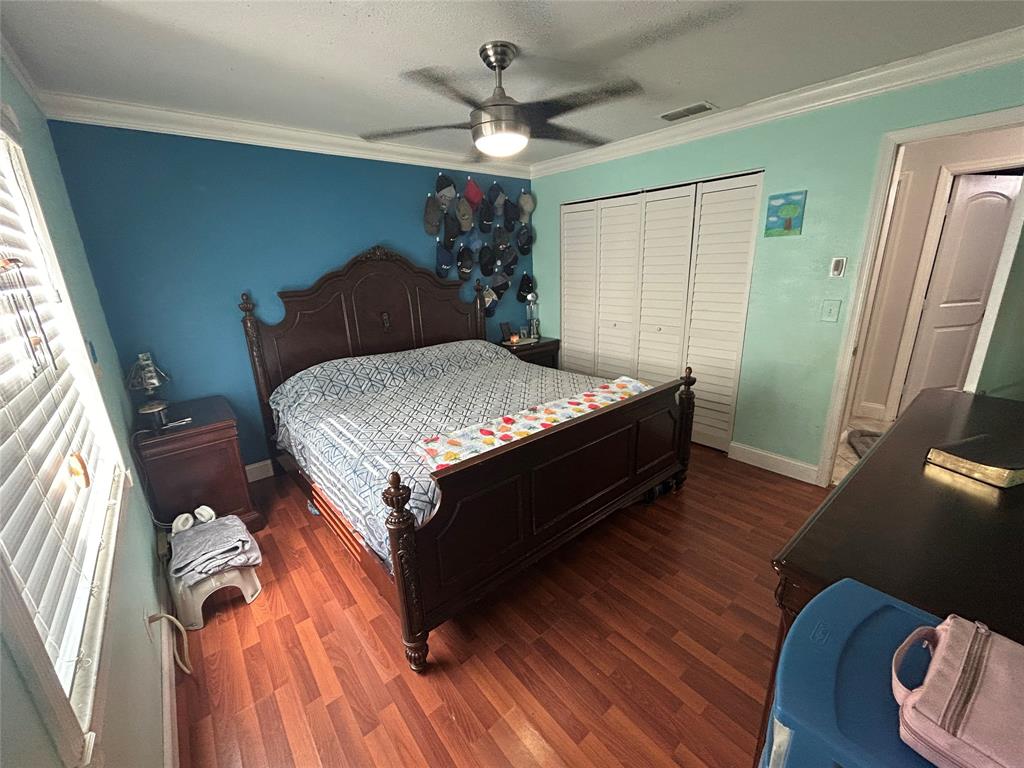 9548 Richmond Circle Boca Raton, FL 33434 - Photo 34 of 38 a bed sitting in a bedroom next to a window