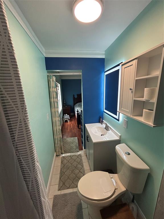 9548 Richmond Circle Boca Raton, FL 33434 - Photo 36 of 38 a bathroom with a sink a toilet a mirror and vanity