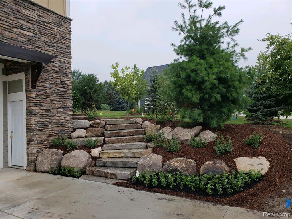 354 Olivewood Court Rochester, MI 48306 - Photo 18 of 77