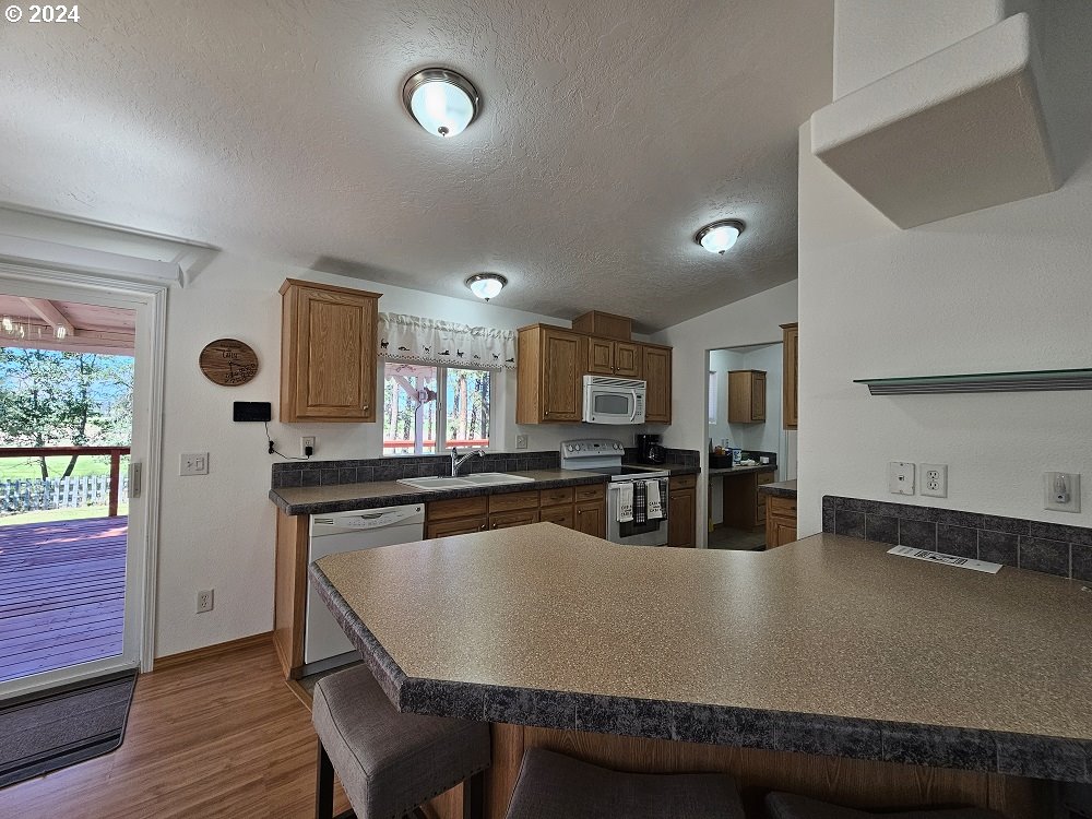 31 North Frontage Road Wamic, OR 97063 - Photo 8 of 31 Gallery Image 8