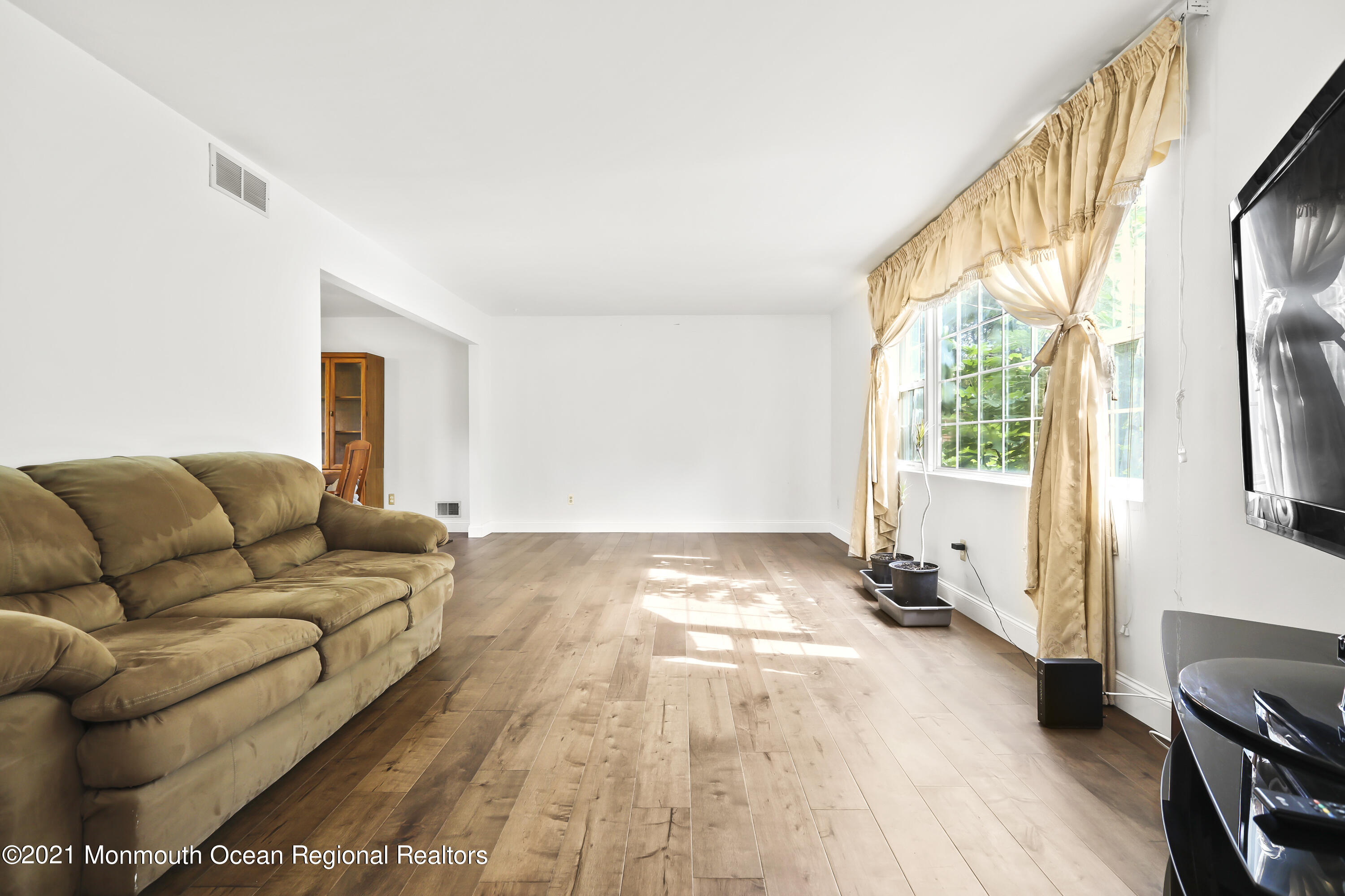 760 Farmingdale Road Jackson, NJ 08527 - Photo 3 of 29 living room